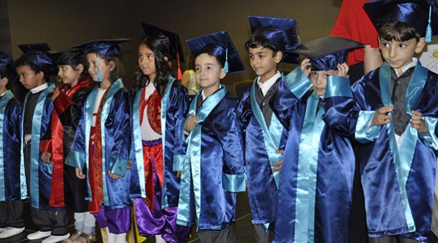 Minikler, sanatçı ruhları ile büyüklerine taş çıkarttılar