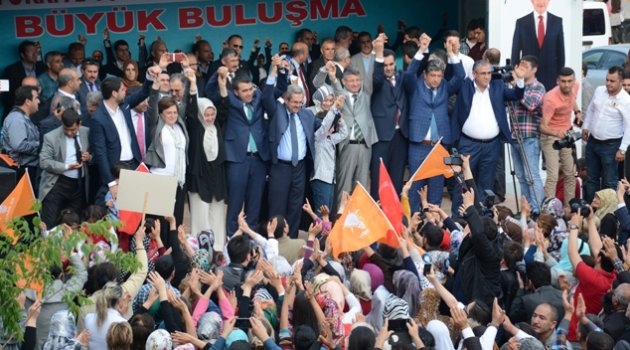 Miting gibi seçim bürosu açılışı