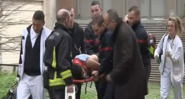 Paris'te mizah dergisine saldırı: 2'si polis 12 ölü