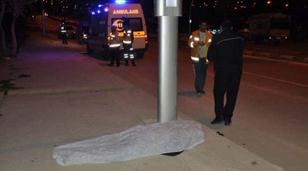 Motosiklet devrildi!.. 1 ölü, 1 yaralı!