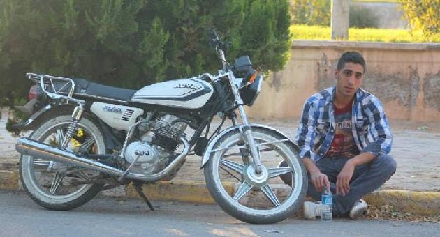 Motosiklet devrildi: 2 ölü