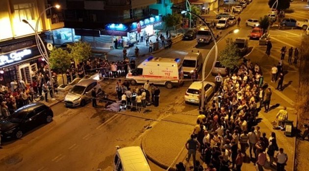 Motosiklet ile hafif ticari araç çarpıştı! 1 ölü 2 yaralı