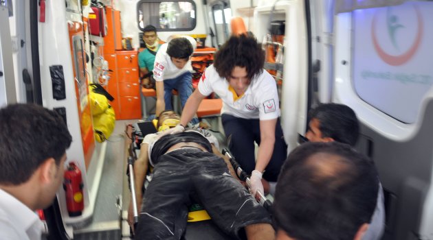 Motosiklet ile kamyon çarpıştı: 1 ölü, 1 yaralı