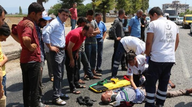 Motosiklet sürücüsü metrelerce sürüklendi