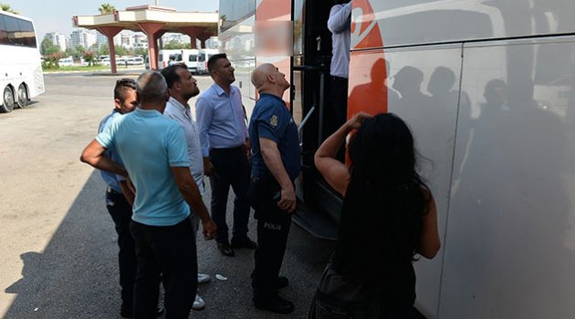 Muavin gurbetçi kadının parasını çaldı