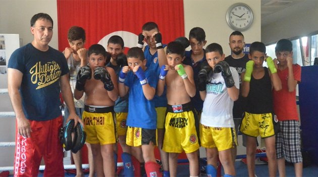 Muay Thai kursları devam ediyor