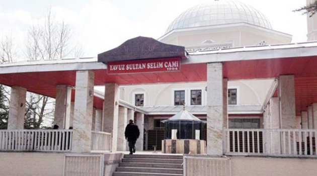 Müezzin imamı silahla kovaladı!
