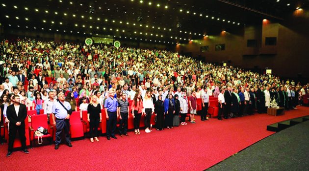 Mühendislik fakültesi 383 öğrencisini mezun etti