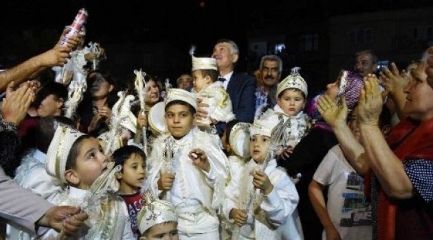Muhtar ve esnaftan ‘İmece Usulü’ sünnet şöleni