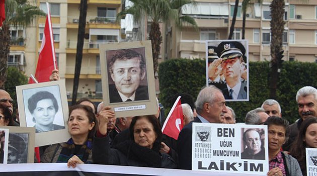 Mumcu ve Okkan anıldı