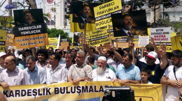 Mursi’ye idam cezaları Adana’da protesto edildi