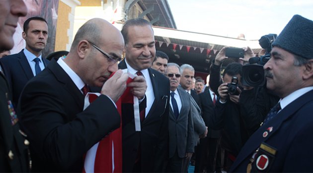 Mustafa Kemal Atatürk’ün Adana’ya gelişi canlandırıldı