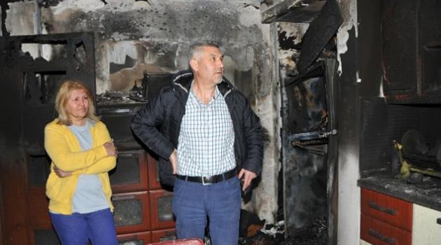 Mutfaktaki buzdolabı bomba gibi patladı