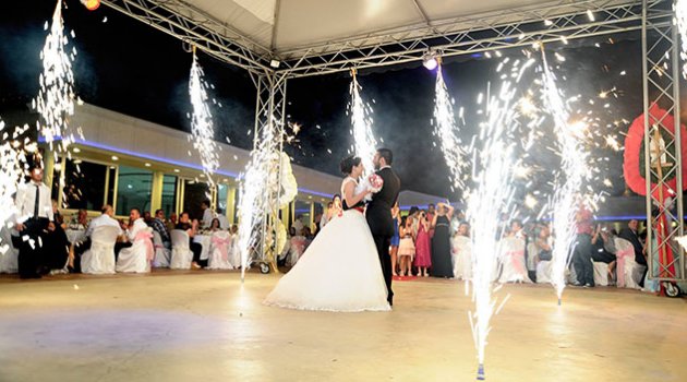 Mutluluğuna açılan kapı The Garden Kır Balo salonu