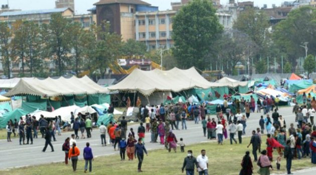 Nepal'de Deprem Korkusu Yaşayanlar Çadırlarda Kalıyor
