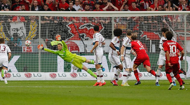 Neuer’i ilk yıkan Hakan oldu