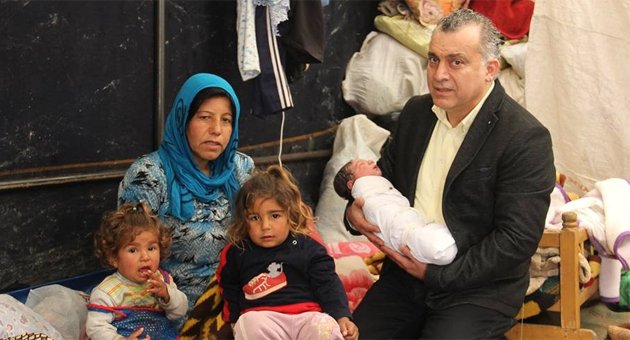 ’Nidal Bebek’ çadırda gözlerini hayata açtı