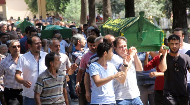 Nişan dönüşü ölen aile toprağa verildi