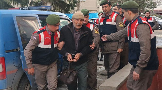 Odunluk inşaatı yüzünden akrabalarını öldürdü!