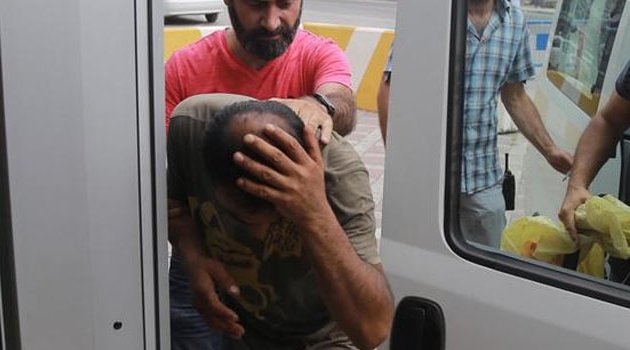 Oğlu bıçak çekince baba öldürdü