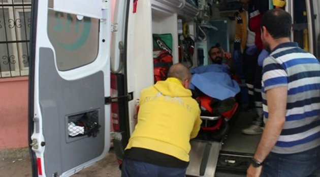Öğrenci müdür yardımcısını 3 yerinden bıçakladı