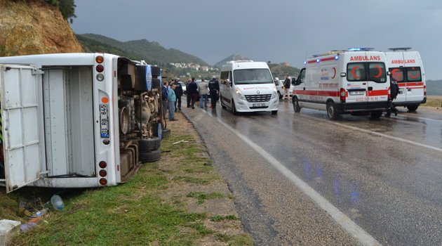 Öğrenci servisi devrildi! 16 yaralı var