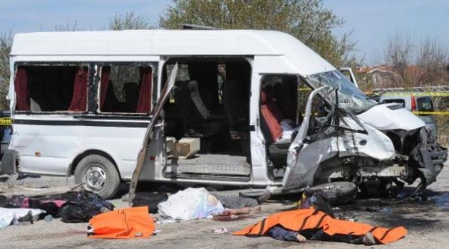 Öğrenci servisi, minibüsle çarpıştı: 4 ölü, 11 yaralı