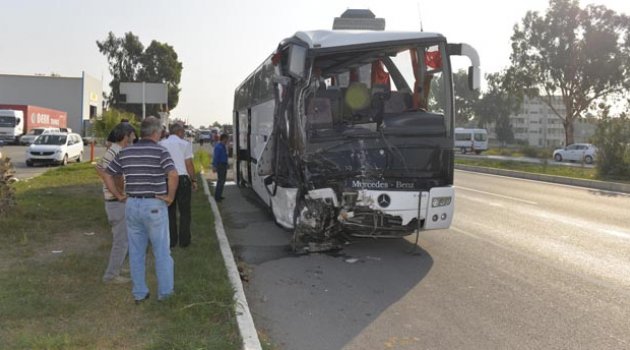 Öğrenci servisi yolcu minibüsüne çarptı: 29 yaralı