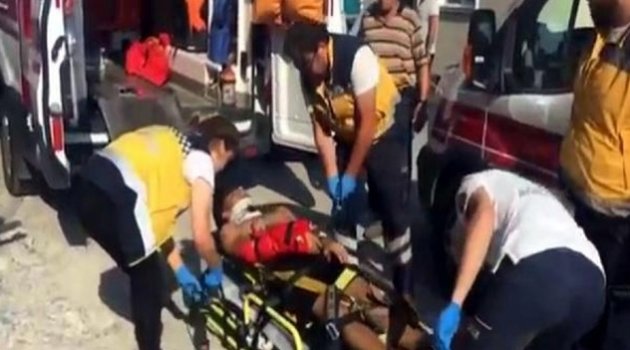 Öğrenciler halı silkelerken yere çakıldı