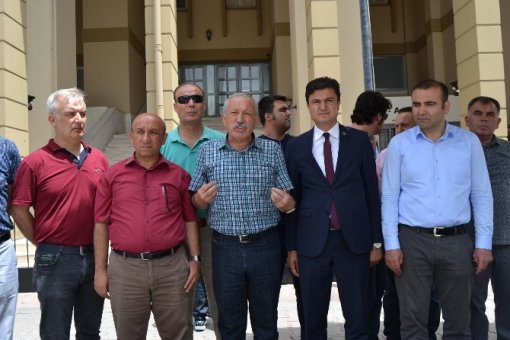 Öğrenciler öğretmeni darp etti