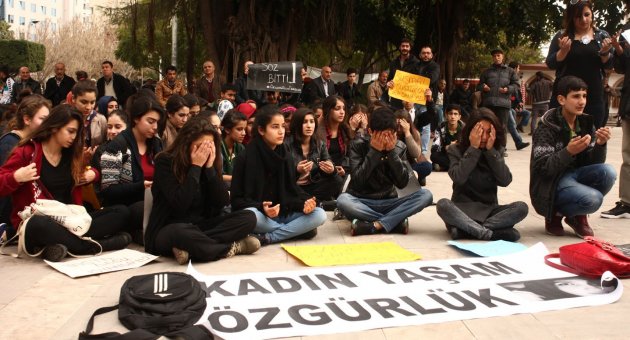 Öğrenciler Özgecan için eylem yaptı