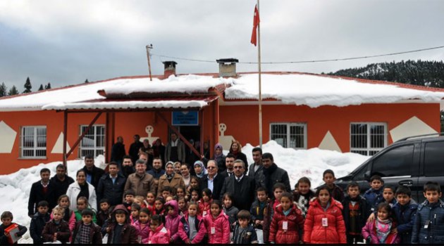 Öğrencilere giyecek yardımı