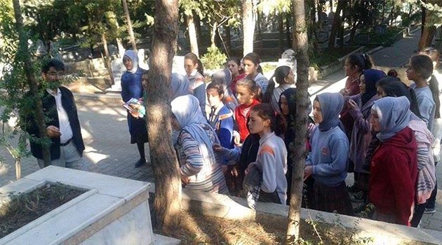 Öğrencilere mezarlıkta ahiret bilinci eğitimi