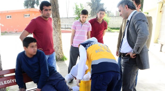 Öğrencilerin halı sahadaki tartışması okulda kanlı bitti