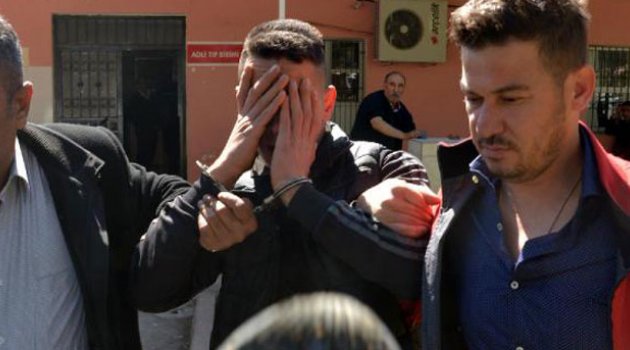 Öğrencinin telefonunu bıçak tehdidiyle gasp etti