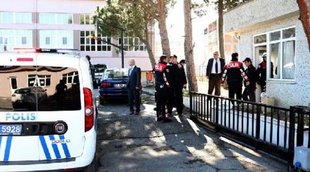 Öğrenciye kuru sıkı tabancayla ateş edip kabzesiyle başından yaraladı