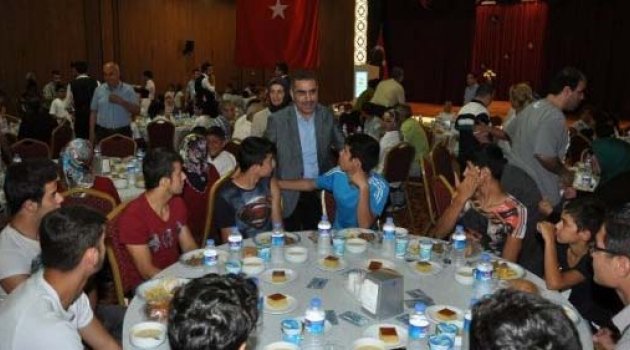 Öksüz ve yetimler Başkan Çelikcan’ın misafiri oldular