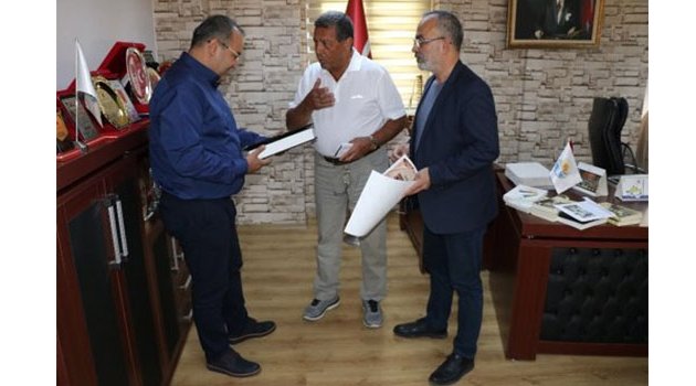 Oktay Gürsel, ‘kilink’ Kıyafetini Adana Sinema Müzesine Bağışladı