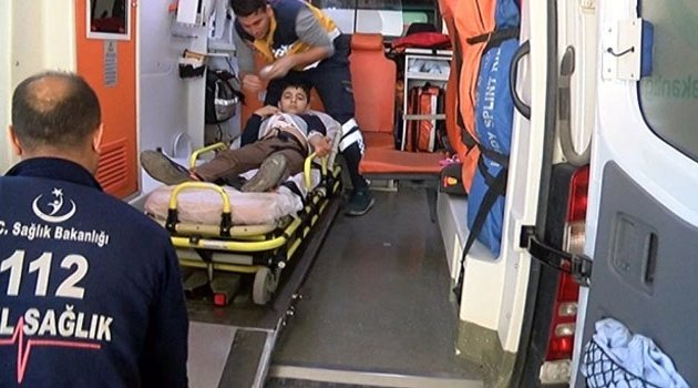 Okul bahçesinde oynayan çocuğa demir saplandı