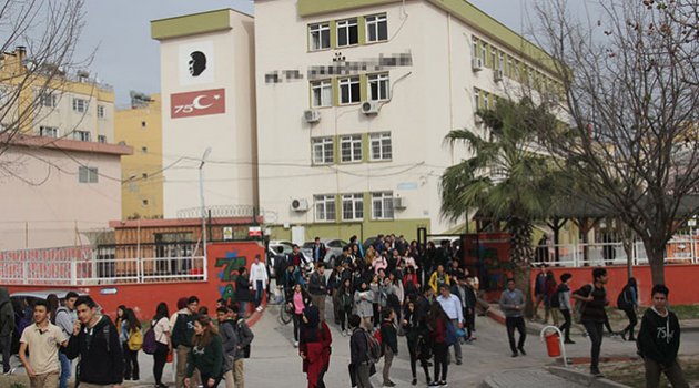 Okulda dehşet! 4 öğrenci bıçaklandı