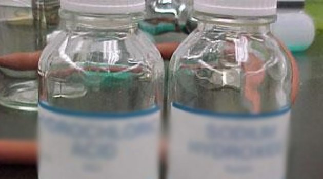 Okulda tuz ruhu şişesi kırıldı, 7 öğrenci zehirlendi