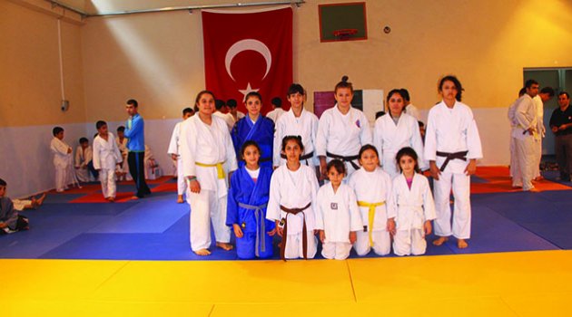 Okullar kapandı judo başladı