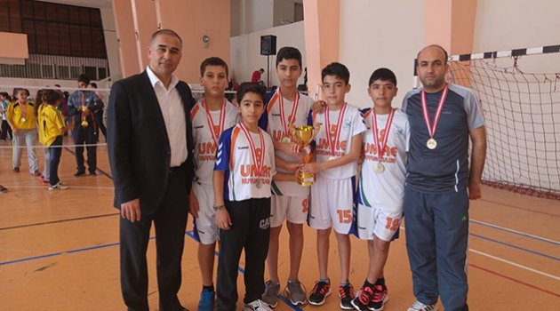 Okullararası Küçükler Badminton İl Birinciliği tamamlandı