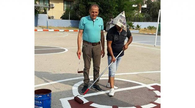 Okulu müdür boyuyor