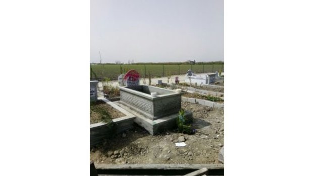 Öldürülen Sevgilisine İki Katlı Mezar Yaptırdı