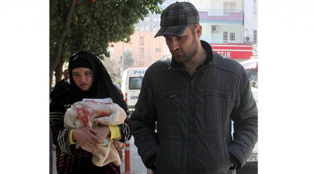 Ölen bebeğinin battaniyesine sarıldı