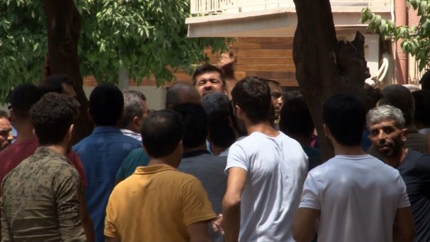 Ölen İşçinin Yakınları İnşaat Müteahhidini Kovaladı