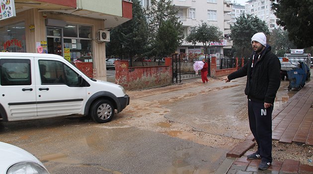 Önce asfaltladılar sonra kazdılar!