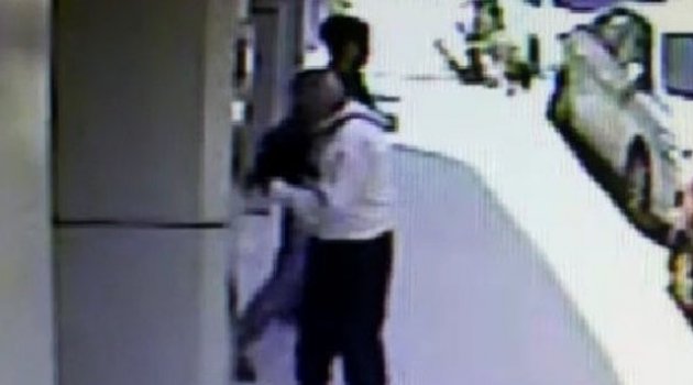 Önce güvenlik kamerasına sonra polise yakalandı