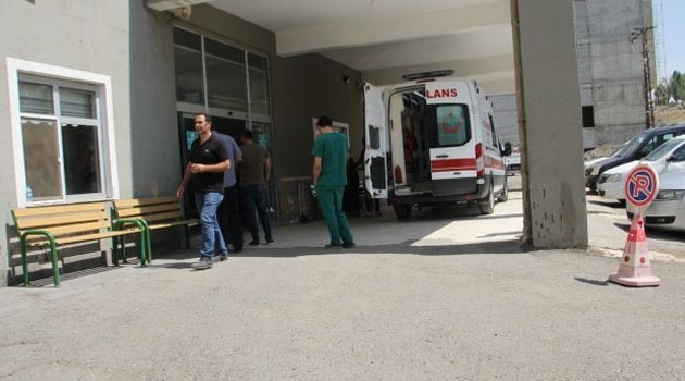 Önce karısını döverek öldürdü sonra intihar etti